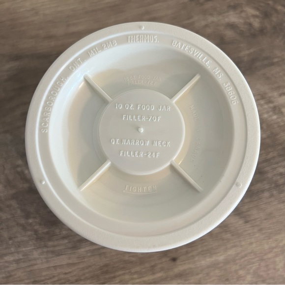 Vintage Thermos Green Holds 10 ounces - Picture 7 of 8